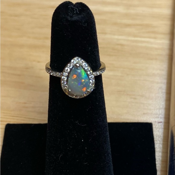 Australian Lightning Ridge Opal and Diamond Ring - Picture 5 of 17